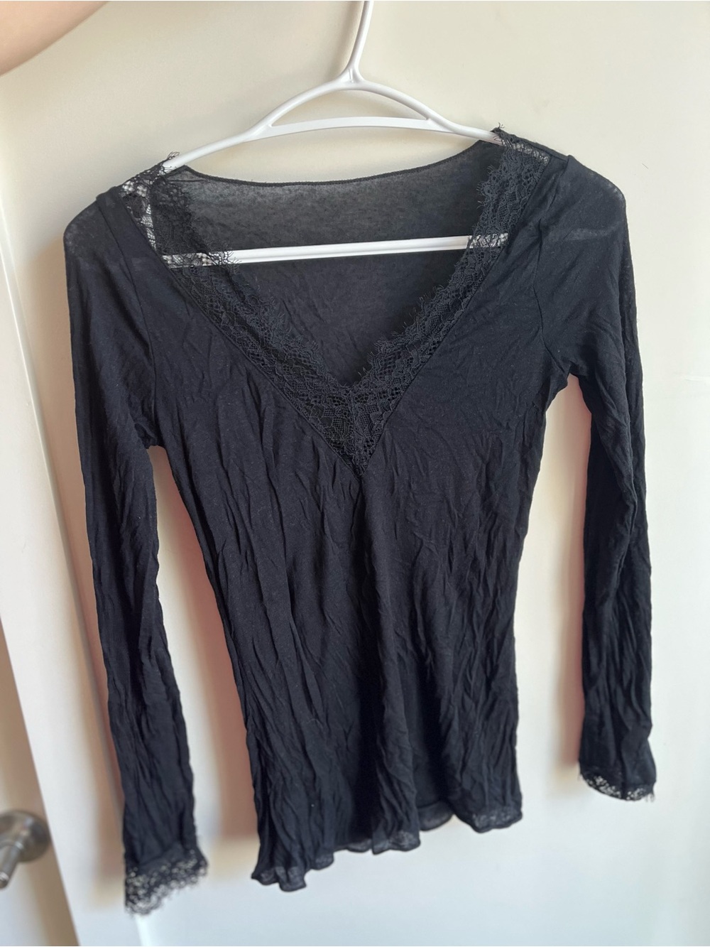 intimissimi Black cashmere blend Lace-Trim Long Sleeve V-Neck Top